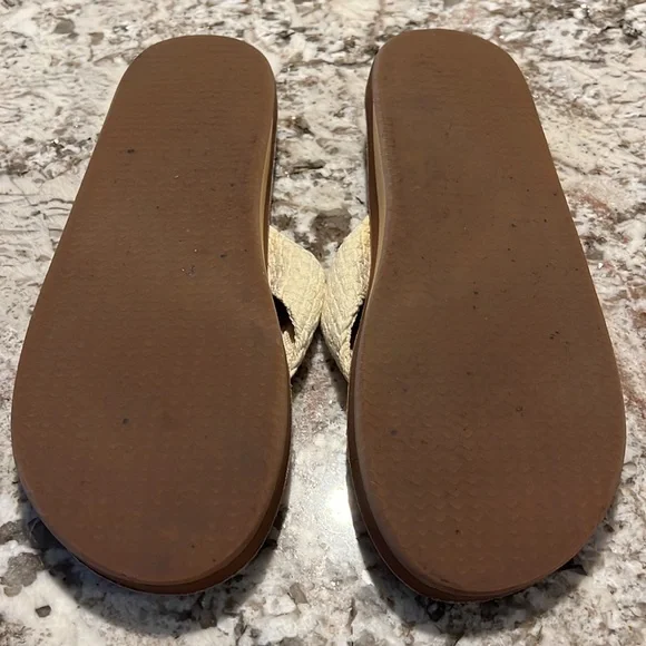 Vineyard Vines White and Tan woven rope flip flop Sandals - Picture 7 of 8